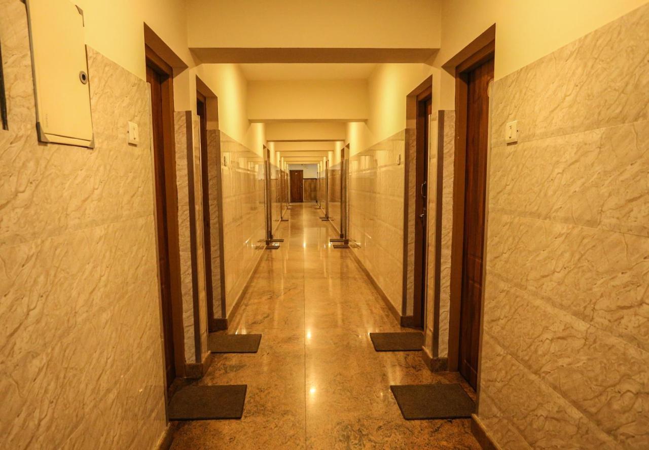 Hare Krishna Inn Guruvāyūr Kültér fotó